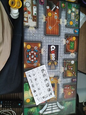 Cluedo Junior Brettspiel ''Der Fall des fehlenden Kuchens''... Karton fehlt 