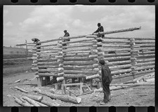 Foto: Pared de troncos de construcción de cabañas de troncos para hombres de la década de 1930