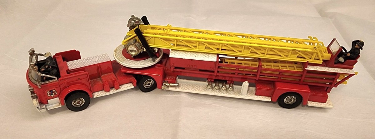CORGI MAJOR AERIAL RESCUE FIRE TRUCK AMERICAN LAFRANCE, GT