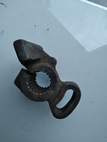 Used OEM Clutch Release Lever for Mack T2080 Transmission 4RU362 Involute Spline