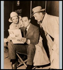 Gene Kelly + Debbie Reynolds Singin' in the Rain (1952) ON SET ORIG Photo 468