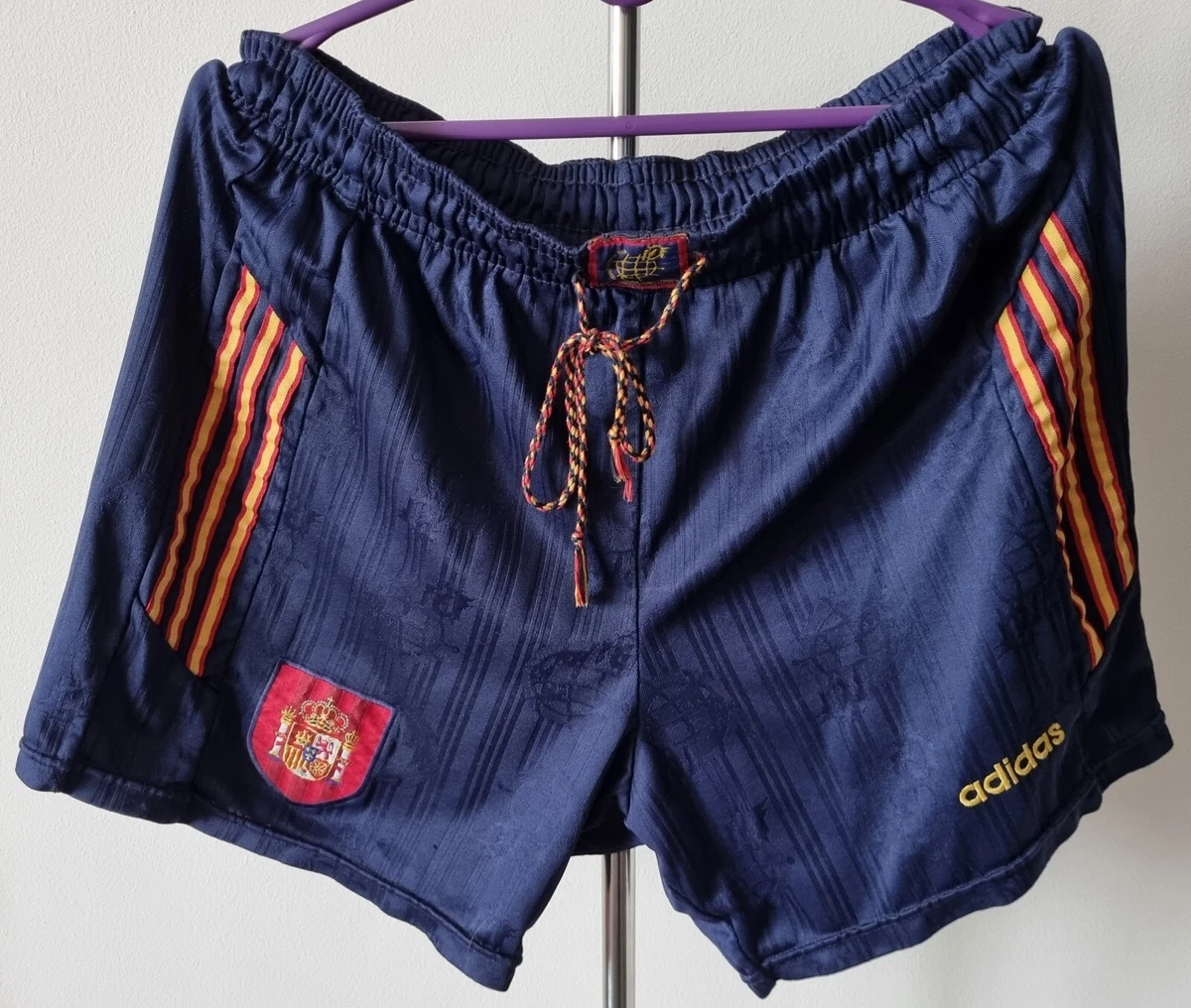 margen apretado Neuropatía Spain 1996 - 1998 Home football Adidas vintage shorts | eBay