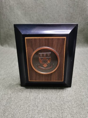 Harvard Business School Gedenk-Wandtafel mit Holzmaserung Design