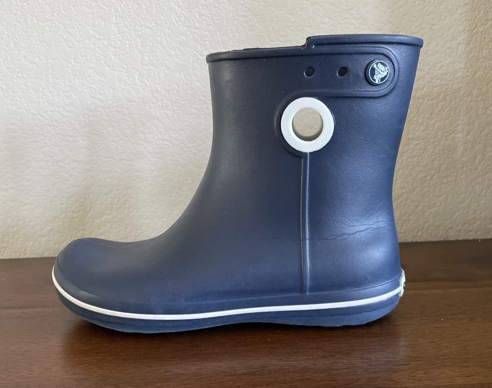 Crocs Jaunt Botas de Lluvia Cortas Zapatos de Pull On Botines Mujer Talla 7 Azul Marino 15769 Foto 2 de 4