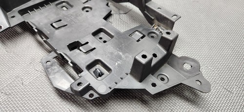 2016 CAMARO SS ECM Control Module Bracket - 23365894 - OEM - Picture 2 of 10