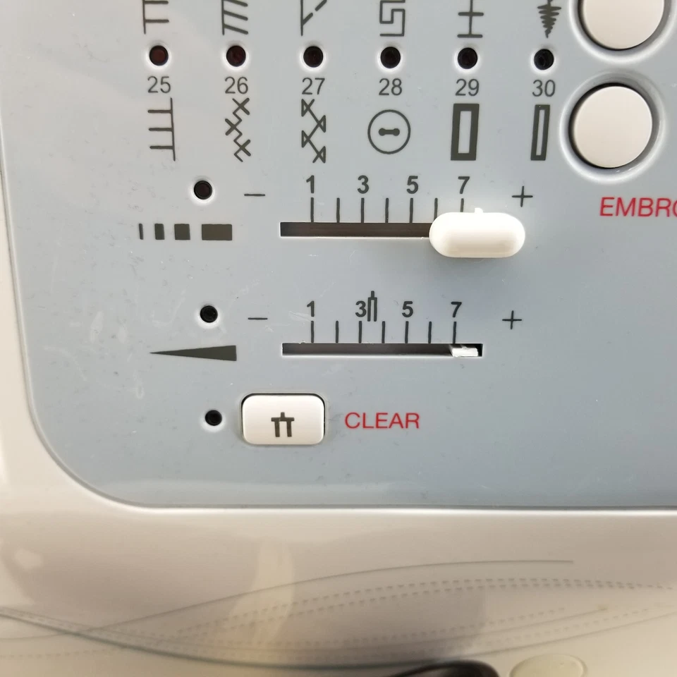 Singer Futura Embroidery Sewing Machine  XL 400 Model Pedal and cable - Image 4 of 4