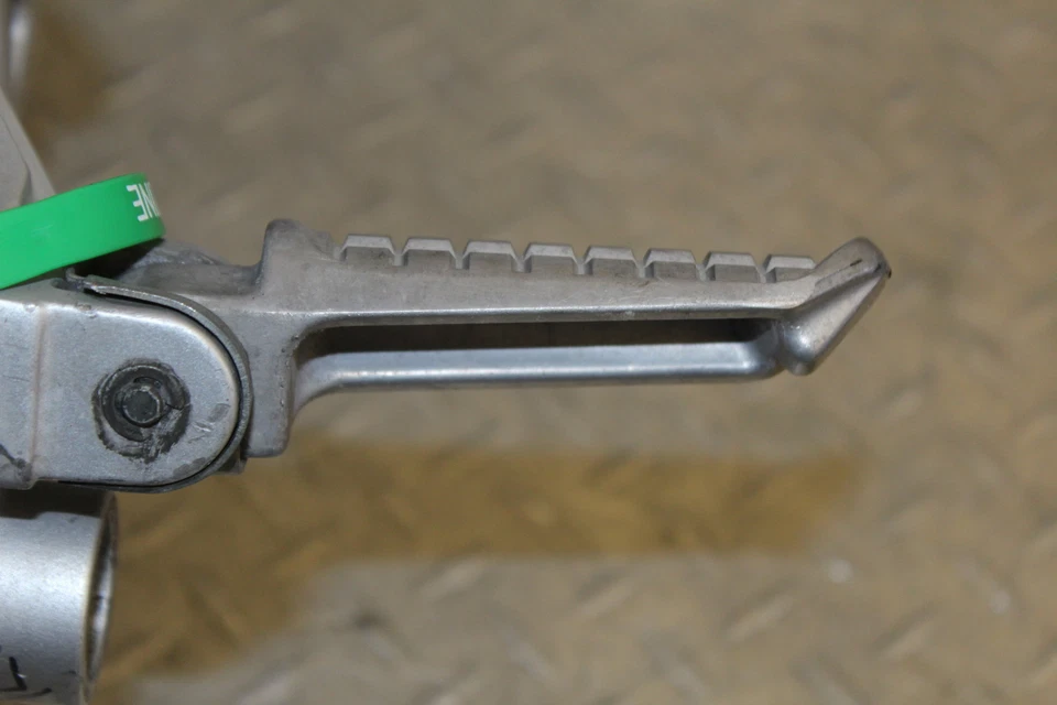 Kawasaki Ninja 600R ZX600C 1989 clavija trasera derecha pasajero Foto 3 de 4