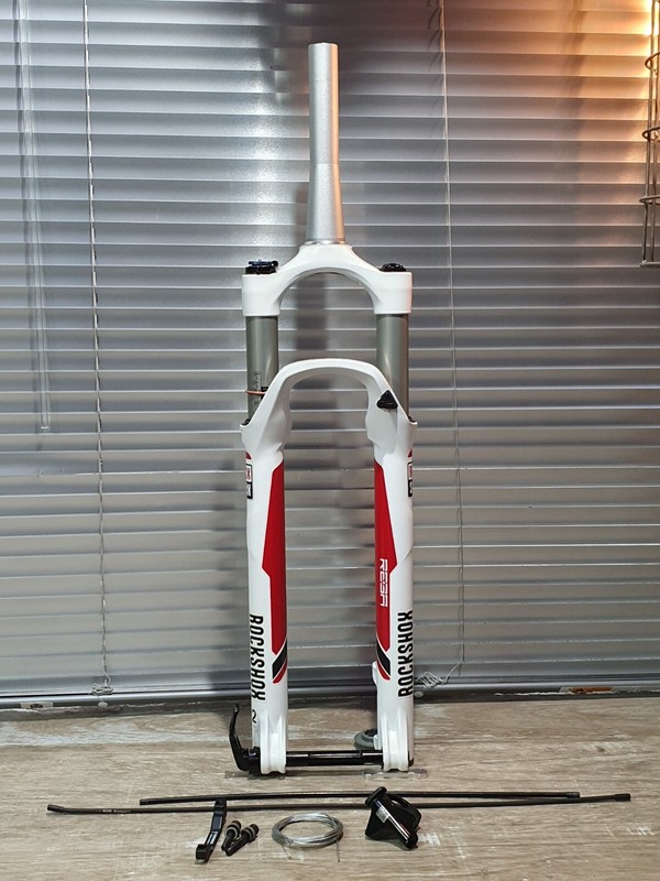 Rockshox Reba G2 / 29 Air Thru Axle 100mm Travel Mountain Bike Suspension Forks