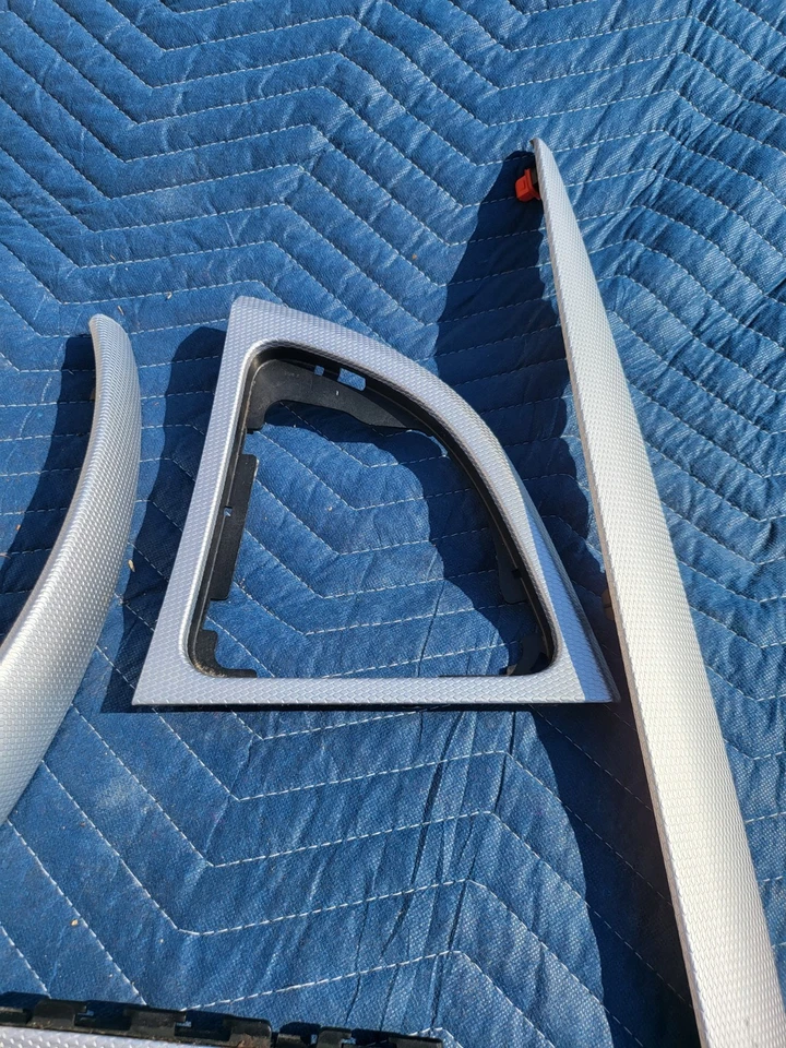 Juego de paneles de moldura de aluminio interior consola de puerta BMW OEM E88 E82 135i 128i Foto 3 de 4