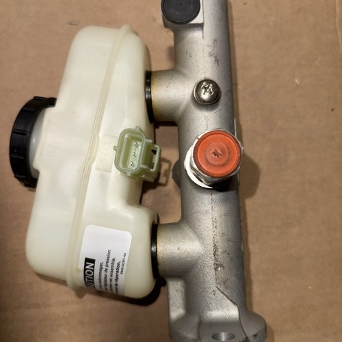 Ford F7AZ-2140-AA Master Cylinder Assembly -Motorcraft BRMC-71 Crown Victoria - Picture 7 of 7