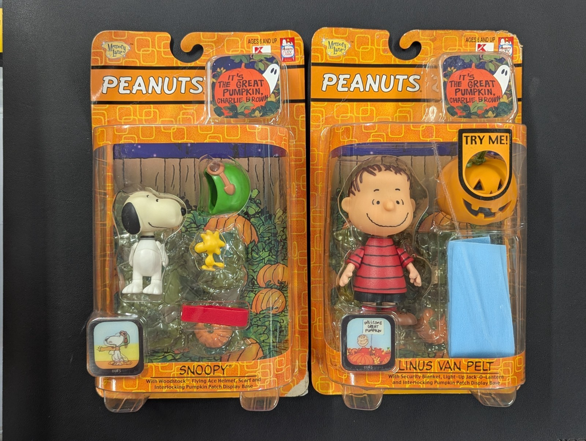 Peanuts It's the Great Pumpkin Charlie Brown Figure Collection