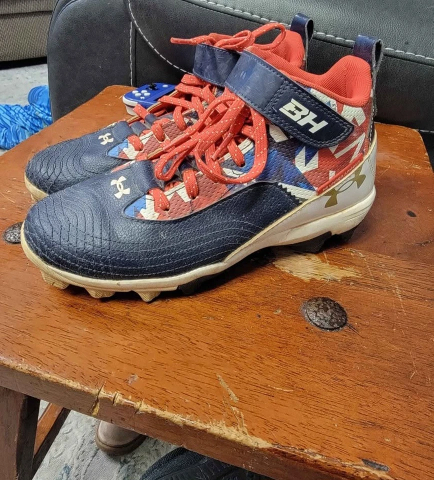 Under Armour Cleats Boys Bryce Harper Baseball Size 3.5Y Boys High Top USA Flag - Image 2 of 3