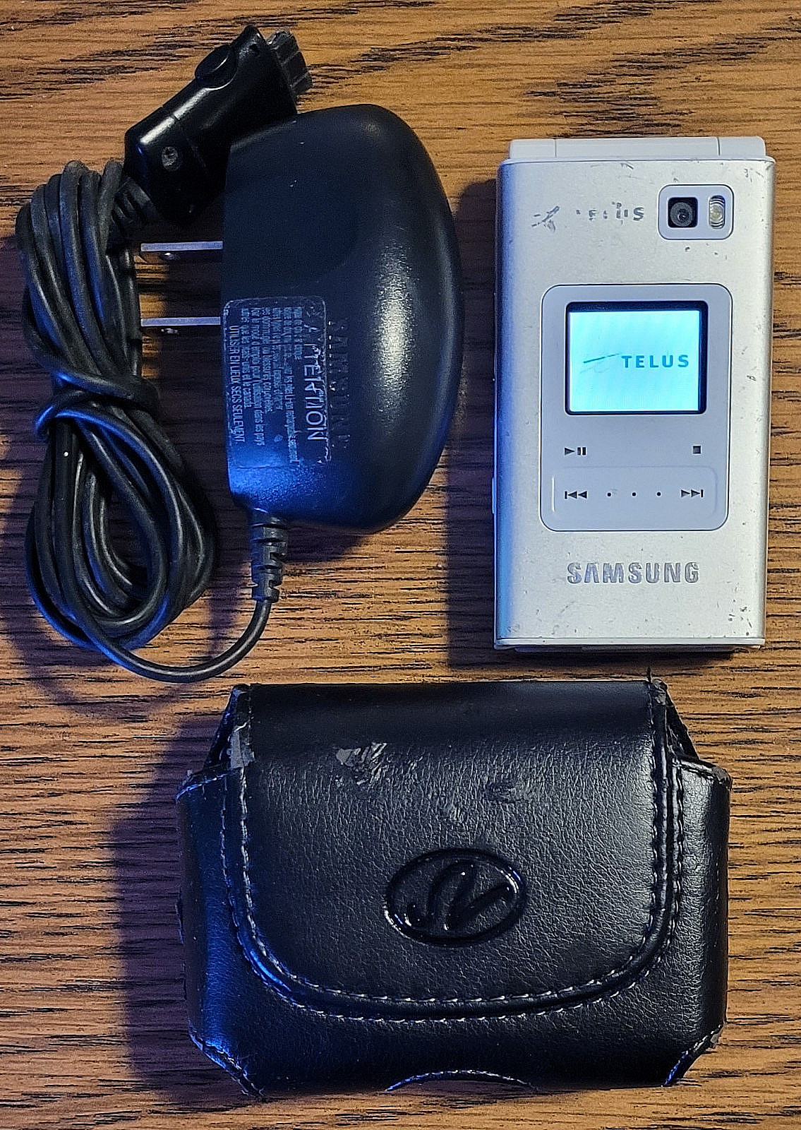 Samsung SPH-A720 - Silver & White ( Telus ) Super Rare CDMA 