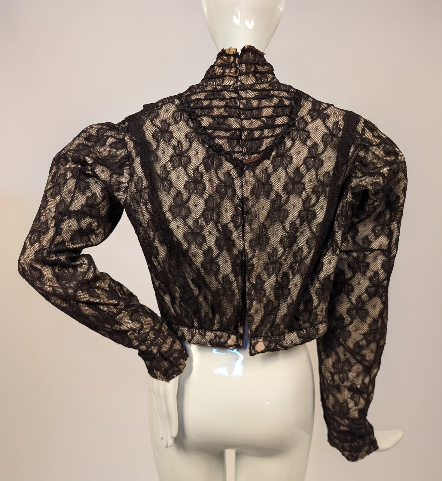 EARLY EDWARDIAN BLACK CLOVER PATTERNED LACE BLOUSE 