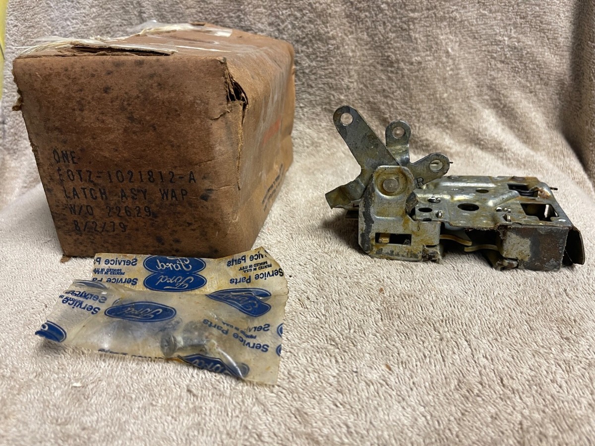 NOS FORD E1AZ-5421812-A 1981-89 LTD CROWN VICTORIA FRONT DOOR