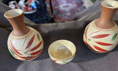 ELEGANT SAKI TRIO ... VINTAGE HAND PAINTED - matte finish ... 2 bottles & cup - Picture 4 of 5