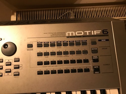 YAMAHA MOTIF6 61-Key Production Synthesizer Electric Piano - Picture 8 of 22