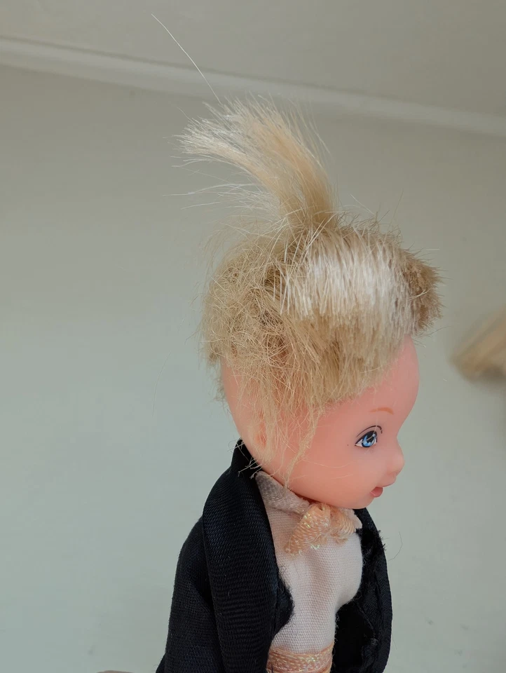 Lote de 6 bonecas Kelly e 1 smoking Tommy Boy - Imagem 4 de 4