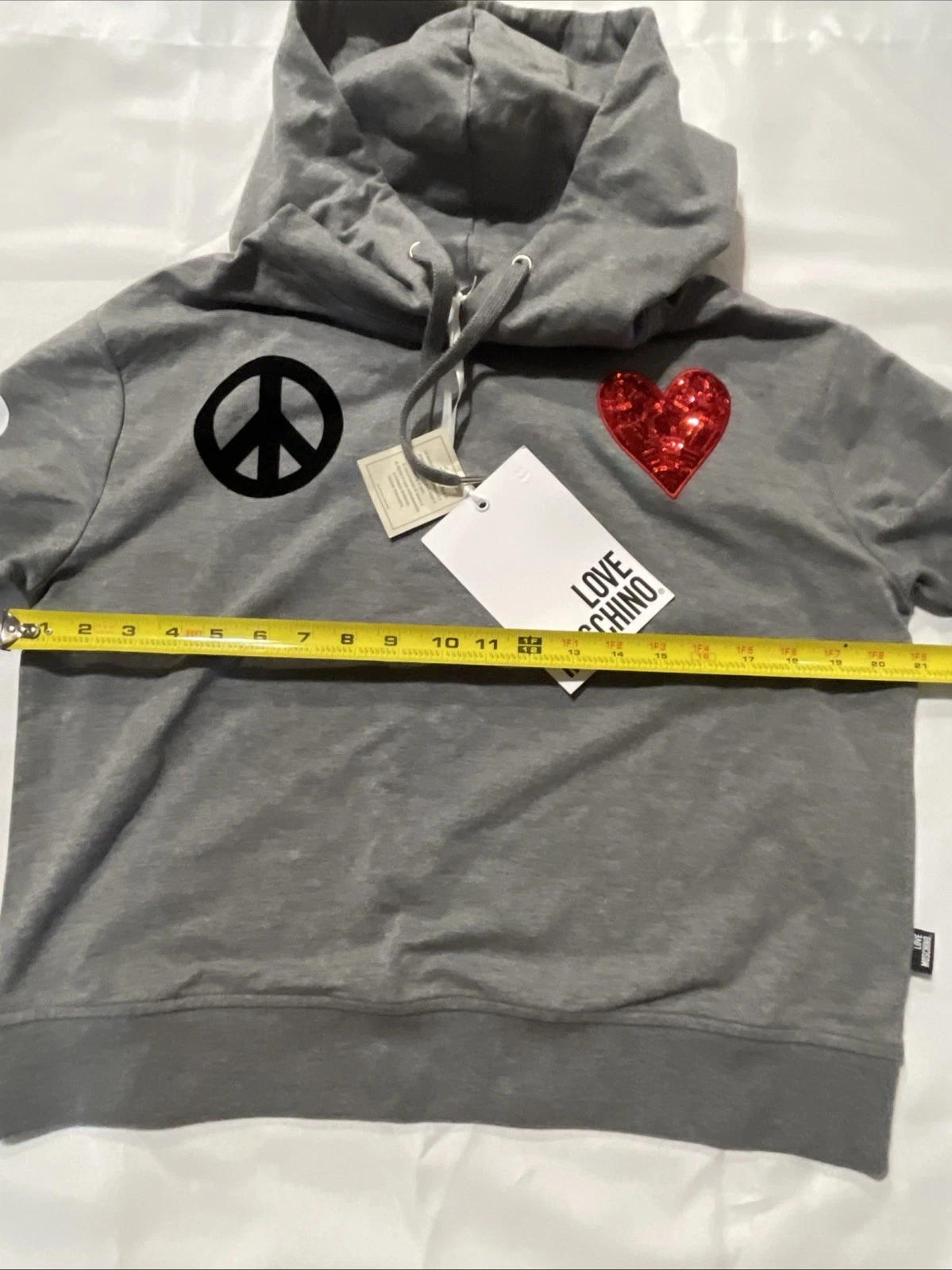 Felpa con cappuccio nuova con etichette Love Moschino donna Peace & Love slogan grigia tasca frontale taglia US 8