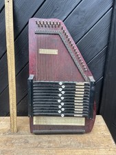 Vintage Autoharp / Zither . Wooden body with 12 Bars and 32 Chords / Strings