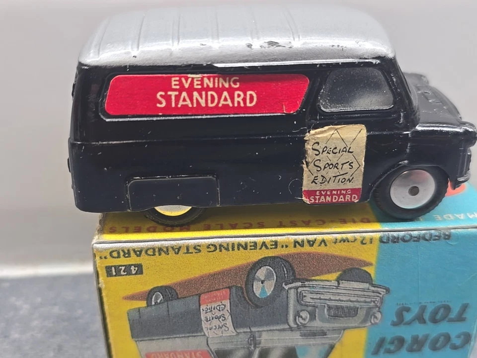 Corgi Toys No.421 Bedford C.A. Furgoneta Evening Standard 12cwt (1960-62) Foto 4 de 4