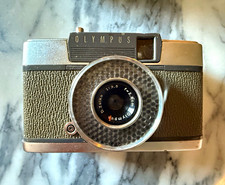 Olympus PEN-EE Half Frame 35mm Film Camera Auto Exposure Silver 192068