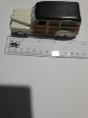 1:43 scale Yat Ming Road Signature 1948 Ford Woody diecast model car