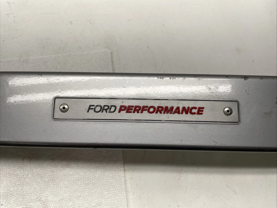 Barra de refuerzo de torre de puntal delantero OEM 2017 2018 2019 Ford Mustang GT350 Foto 3 de 4