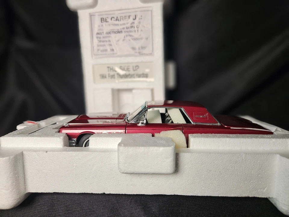 Danbury Mint 1964 Ford Thunderbird Hardtop 1:24 Scale Inv. #3569 - Image 3 of 4