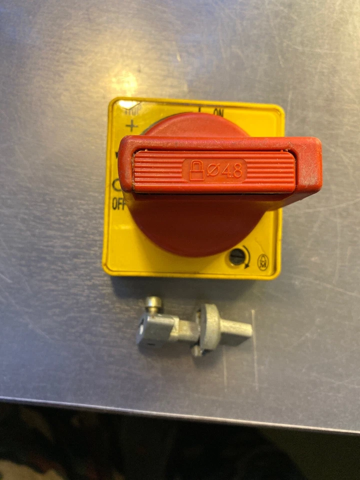 RH PKZ2 USED RED HANDLE FOR PKZ2 Moeller - Image 2 of 2