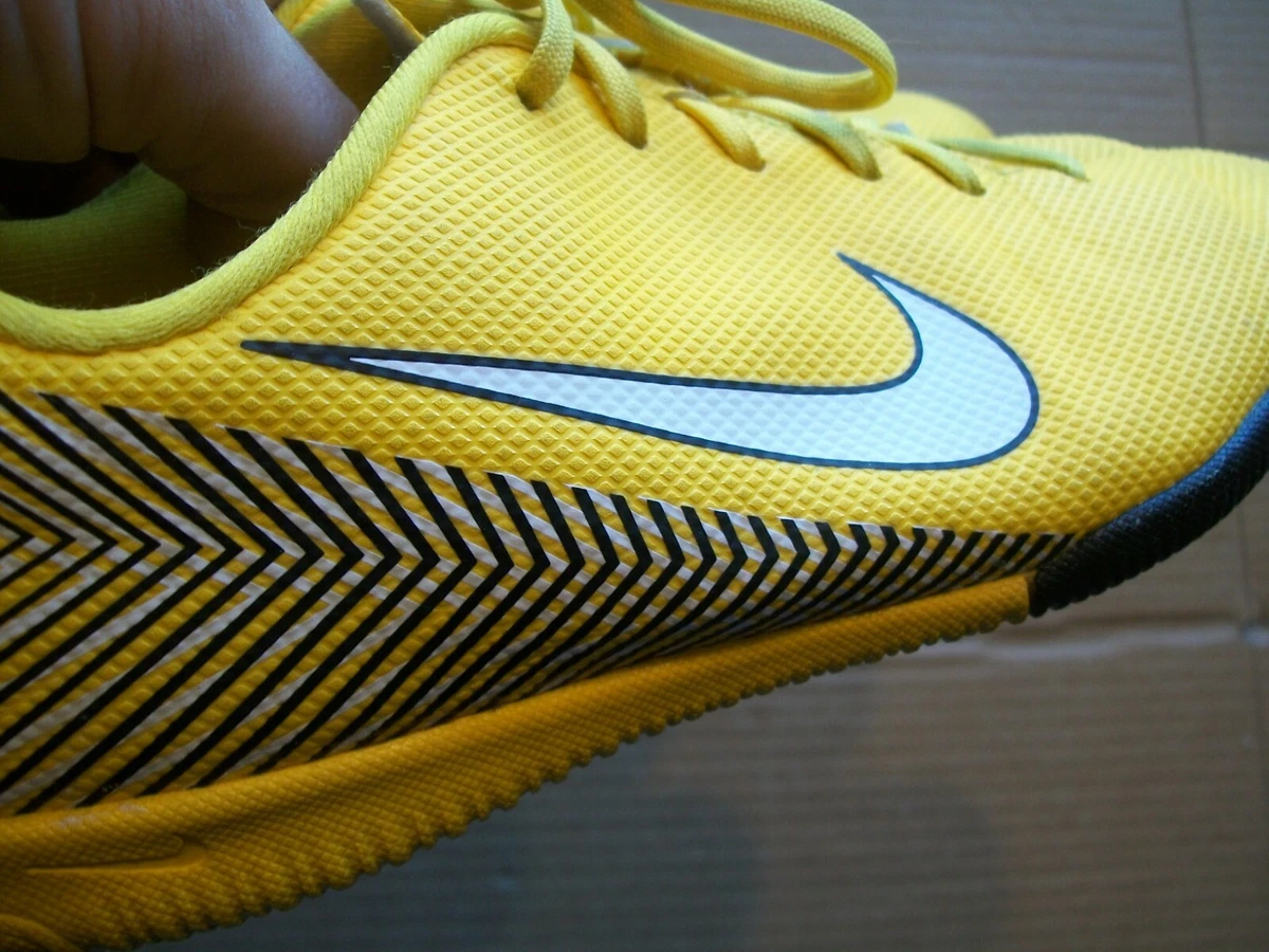 Nike indoor soccer shoes 2018 hotsell