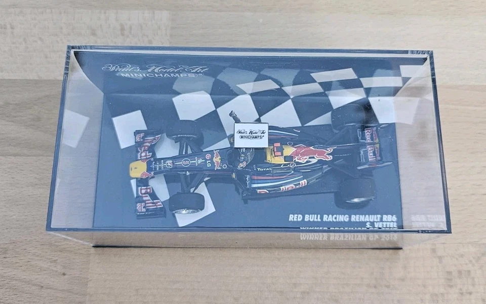 Sebastian Vettel Red Bull RB6 Winner Brazilian GP 2010 1:43 Minichamps - Bild 3 von 3