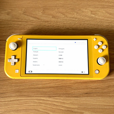 Nintendo Switch Lite Handheld-Konsole Gelb 32 GB Wi-Fi USB-C HDH-001