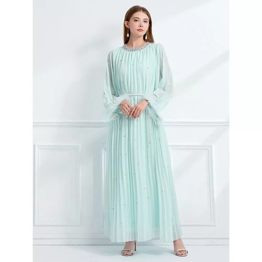 Vestido Largo Verde Agua Elegante con Pedrería Brillante Y Plumas Ai Muñecas