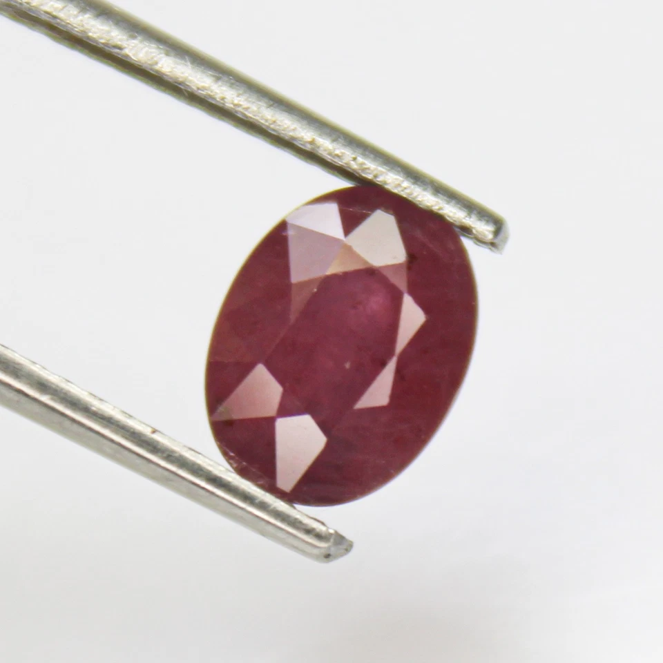 Natural Faceted Red Ruby Piece In Oval Shape 2.00 Carats 8X6X5 mm Size - Image 2 of 4