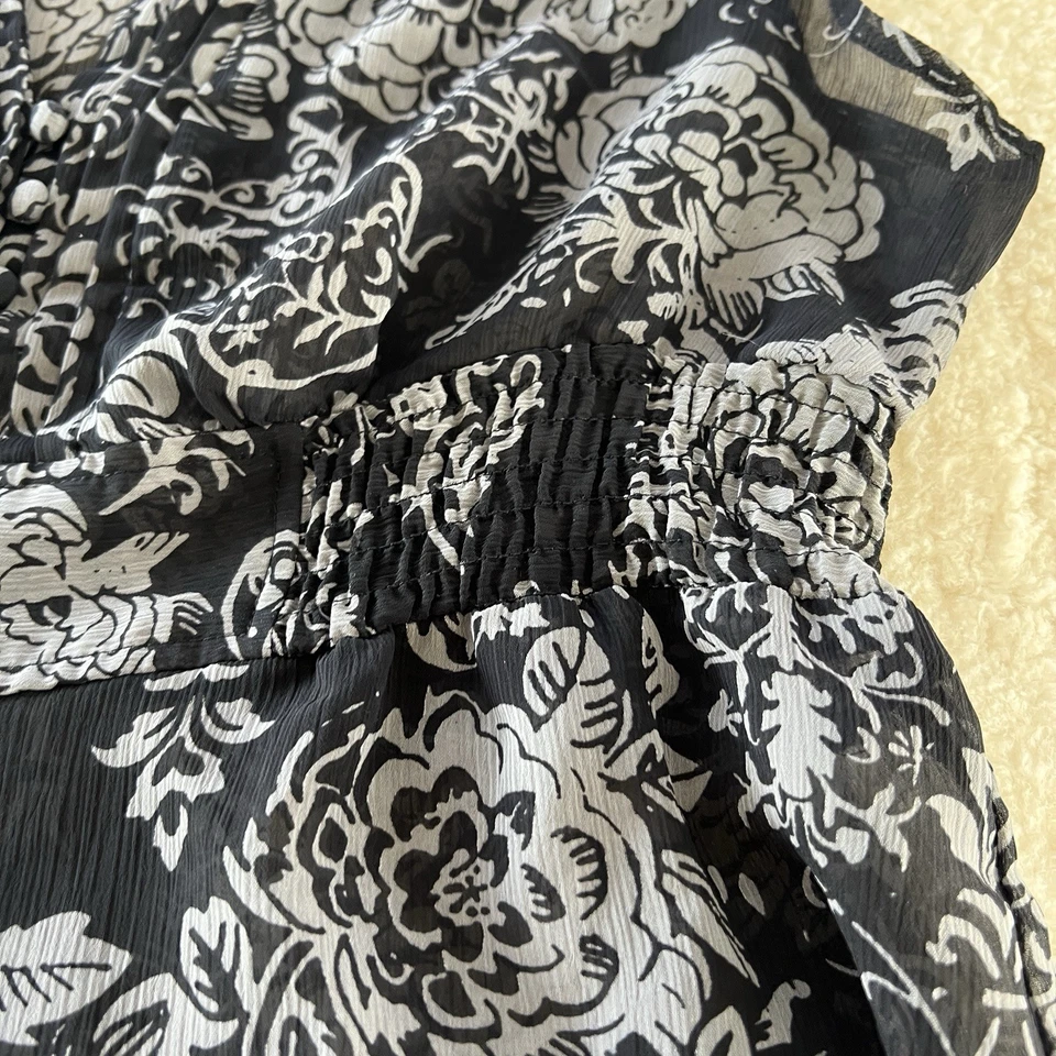 Daisy Fuenties Women's Blouse Top Large BLk Sheer Floral Cap Sleeve, V -Neck - Image 2 of 4