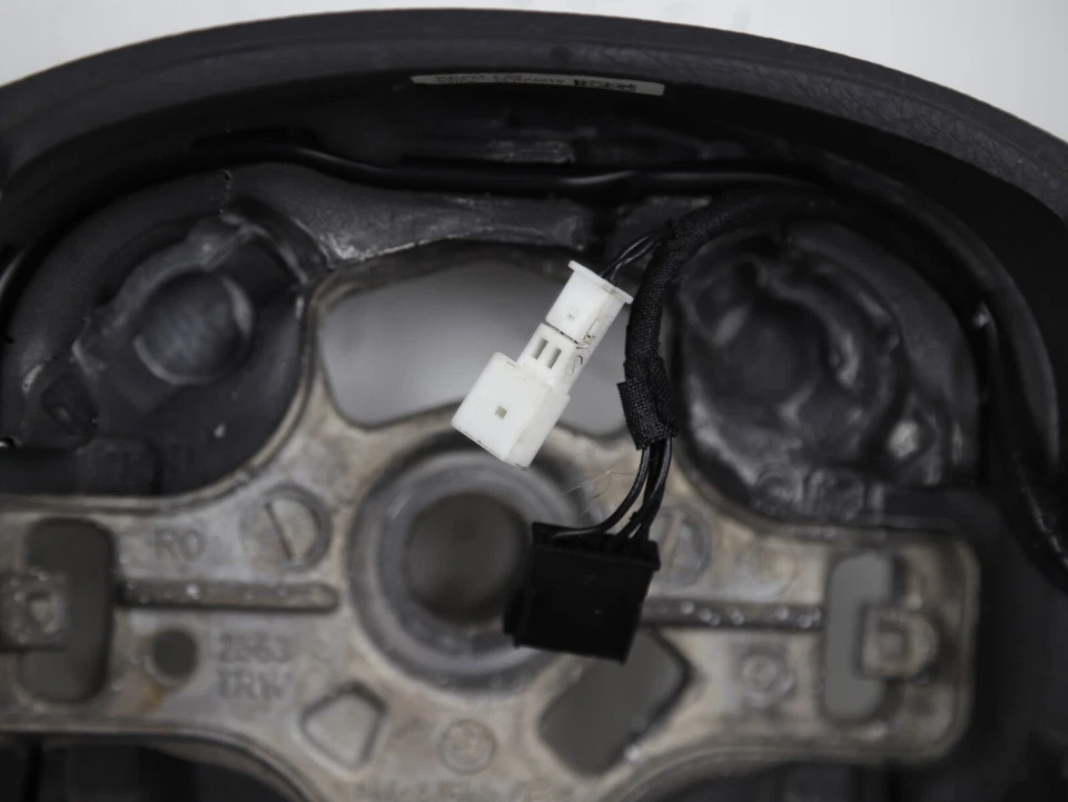 Volante preto 2012 - 2018 BMW 335i 330i 328i 320i F30 F31 sem aquecimento OEM - Imagem 3 de 4