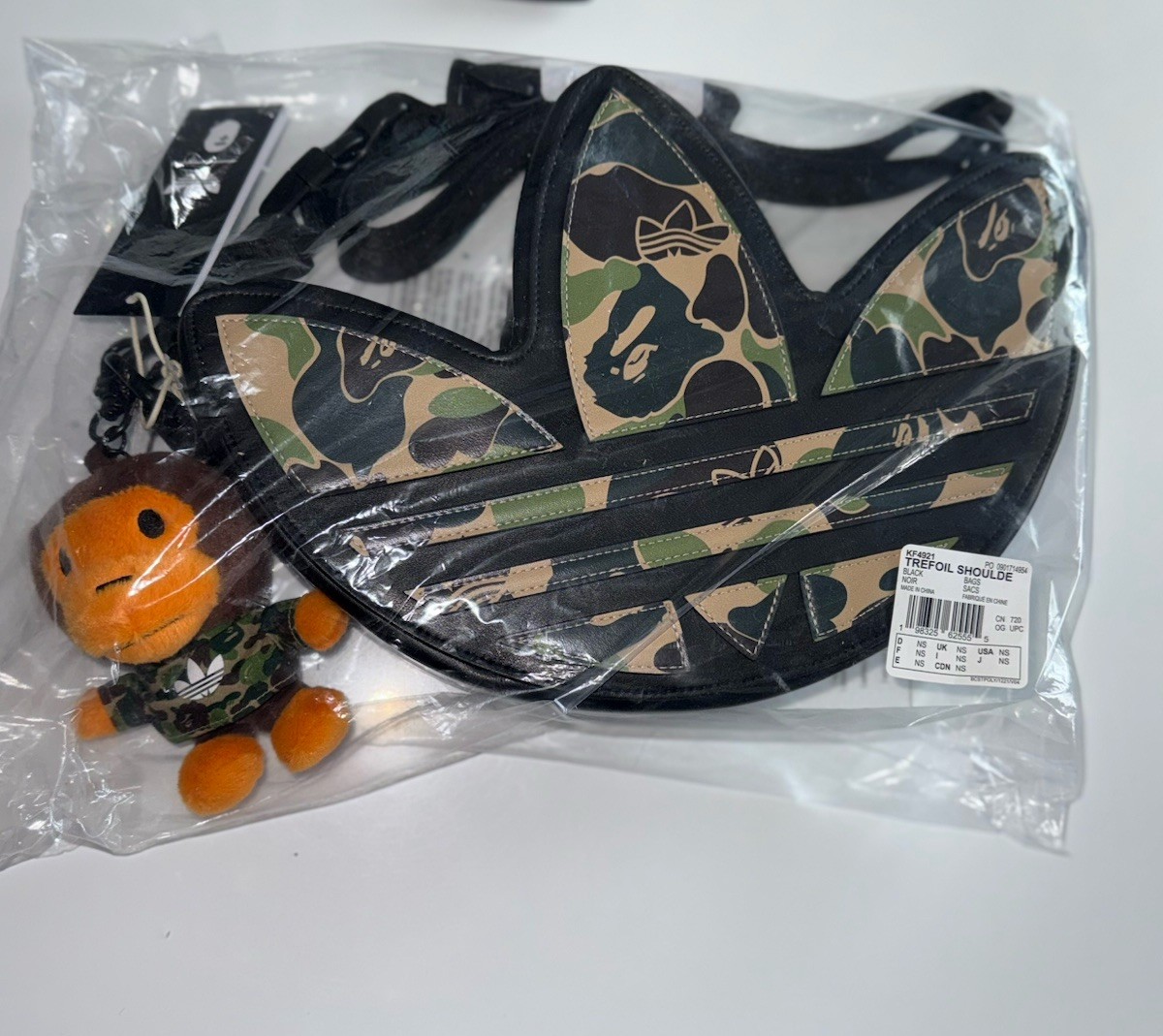 *A BATHING APE Men's Goods BAPE x ADIDAS WorldCup Puck CAMO TREFOIL SHOULDER BAG thumbnail 2