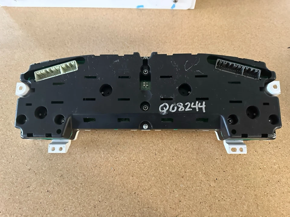 Cuadro de instrumentos velocímetro tablero Dodge Magnum 2006 y cargador 113.408 millas Foto 2 de 3