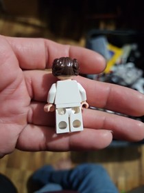 LEGO Star Wars - Rare - Princess Leia w/ Weapon - From 7965 - Excellent