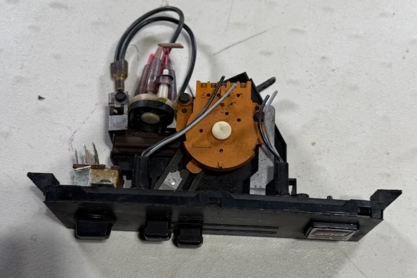 86-89 Corvette C4 Climate Control Hvac Control Screen W/ Indy 500 Emblem Aa7245 - Image 2 of 4