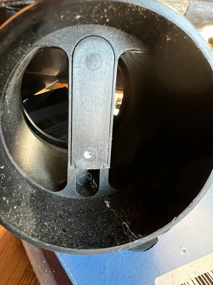 Ford F67F 12BST9 AB MAF and Air Box cover - 1999 Ford Crown Victoria 4.6 V8 Foto 3 de 4