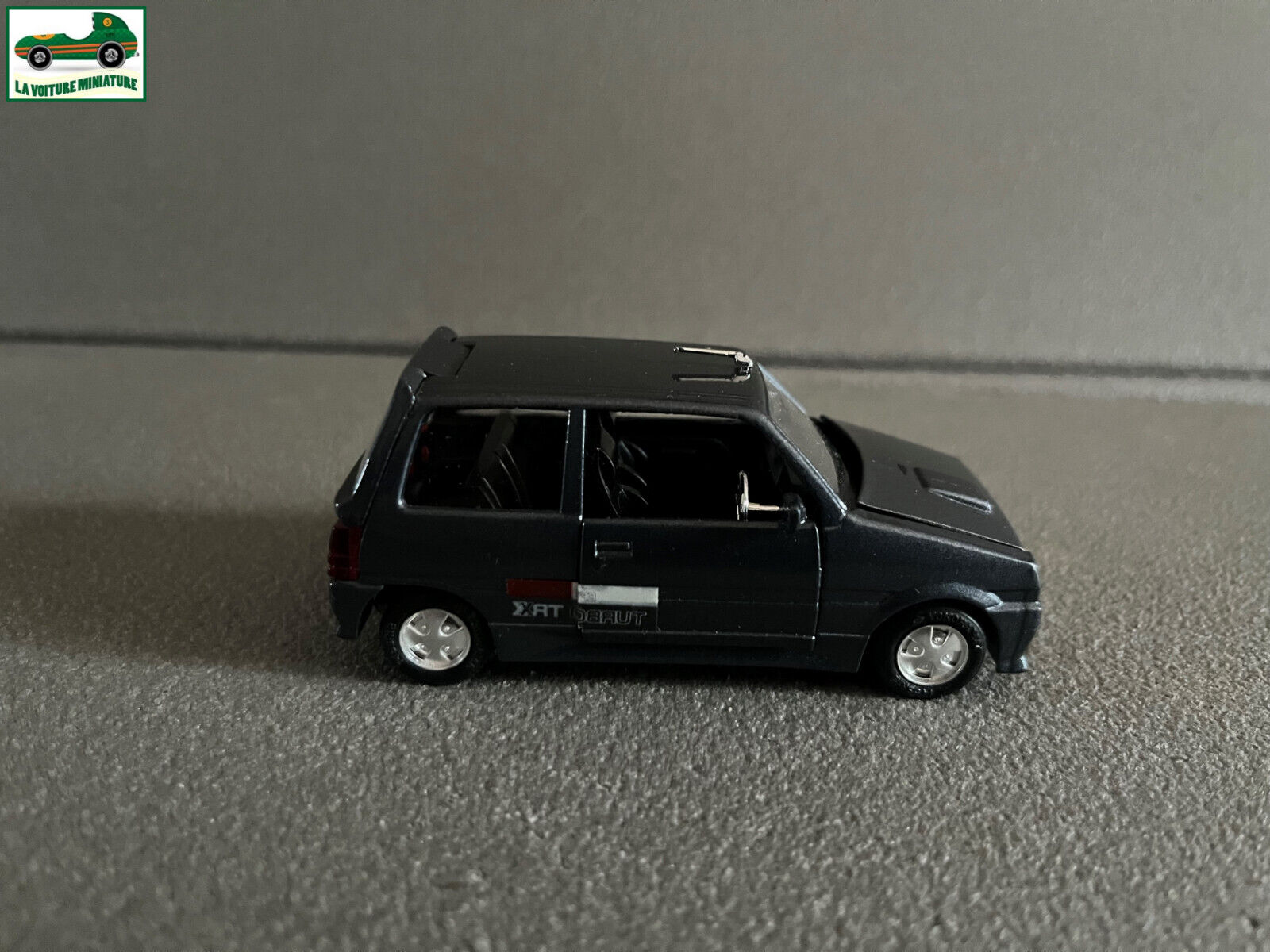 Picture 1 of 8