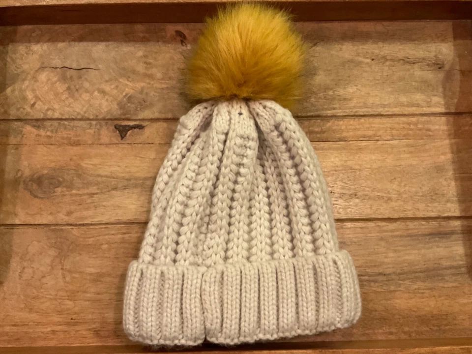 ANTHROPOLOGIE GORRO PICK-A-POM GORRO ACANALADO (OS PARA MUJER) USADO Foto 2 de 3