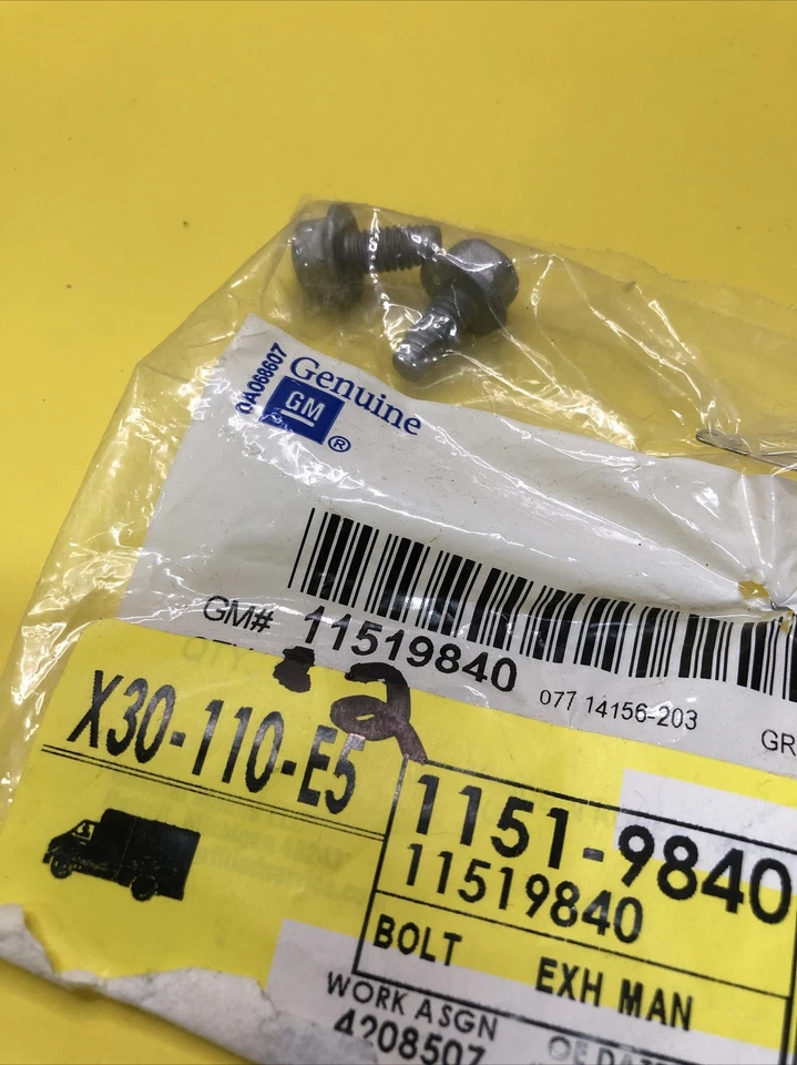 NUEVO 96-17 GM Chevrolet Pontiac Colector de escape Protector térmico Perno 11519840 Cantidad 2 Foto 2 de 3