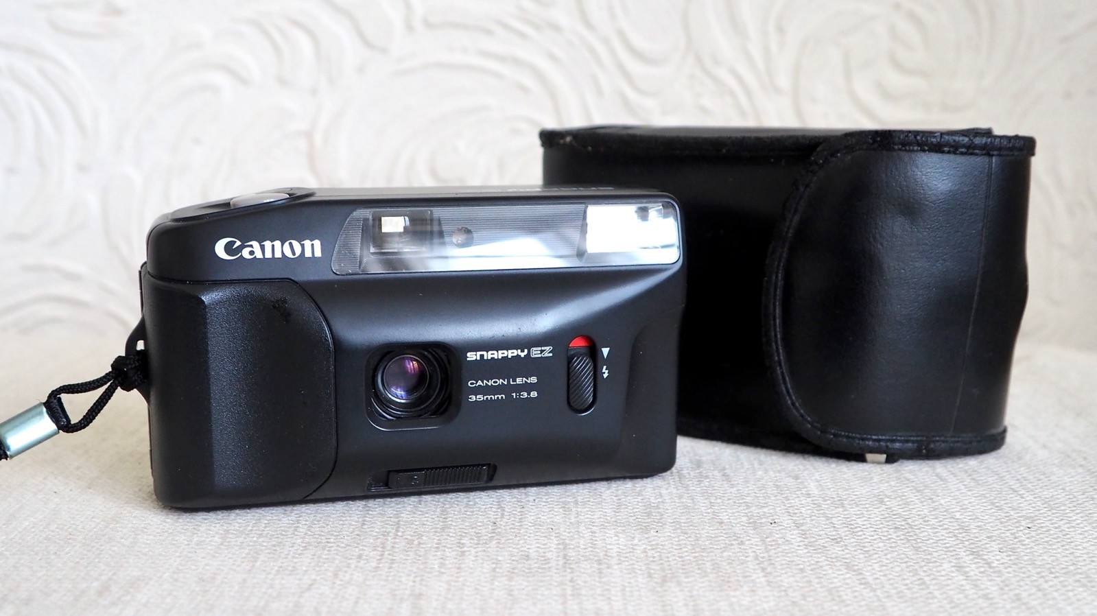 Vintage CANON Snappy EZ 35mm film point and shoot camera with case lomo