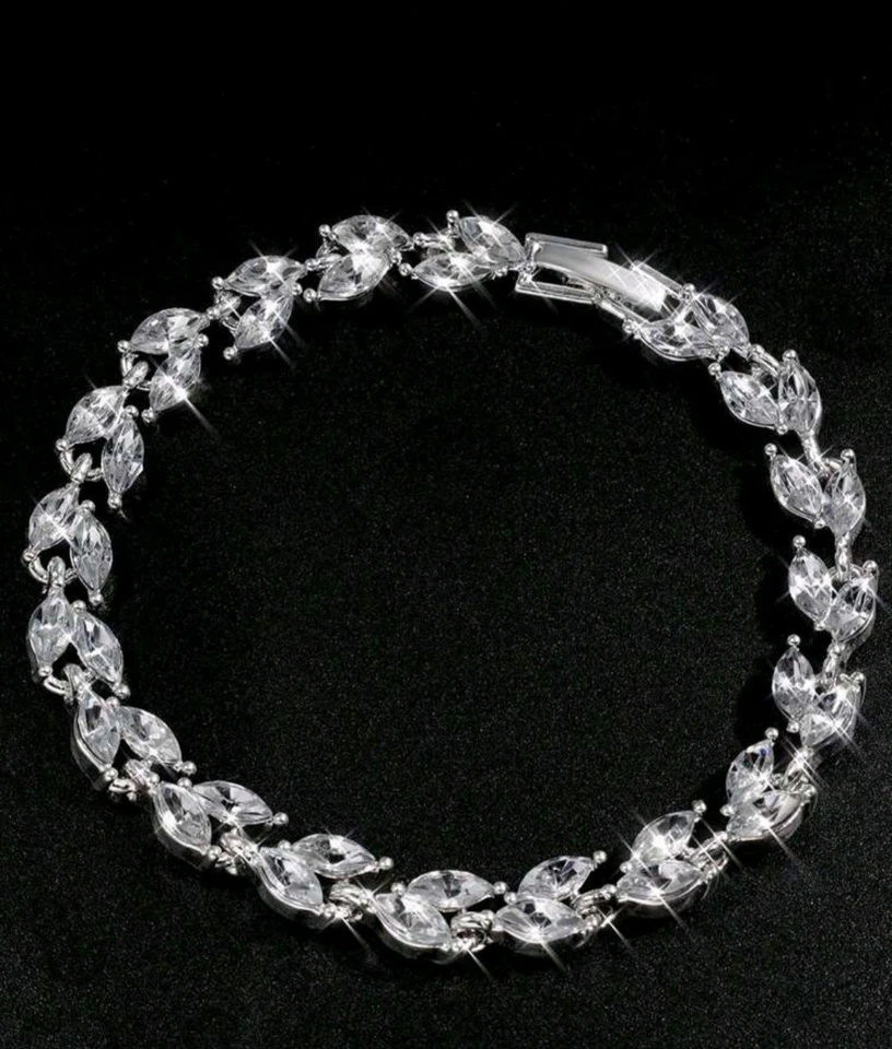 Набор свадебных украшений V-образной формы с платиновым покрытием 18 карат созданный в лаборатории багет Swarovski - Изображение 3 из 3