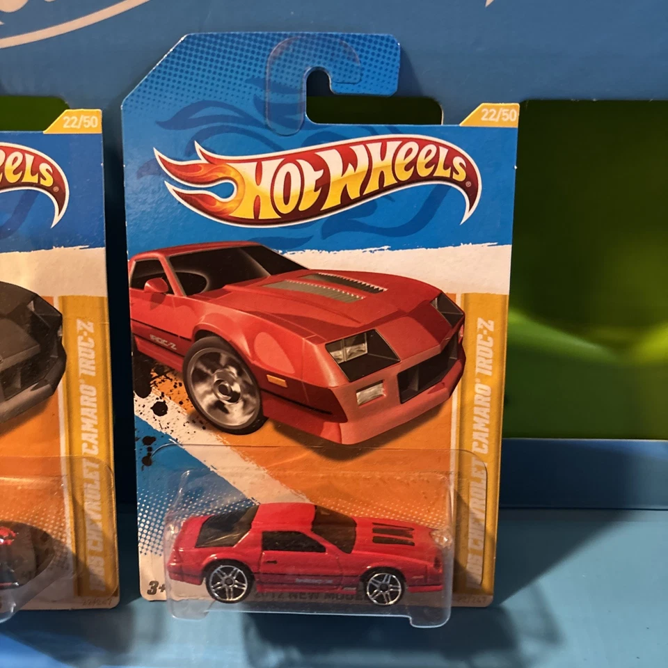Hot Wheels Chevy 1985 Chevrolet Camaro IROC-Z   Two Car Lot  *Black/Red* - Image 4 of 4