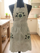 Beatiful Artisanal Apron with Delicate Embroidery S/M - Style 6