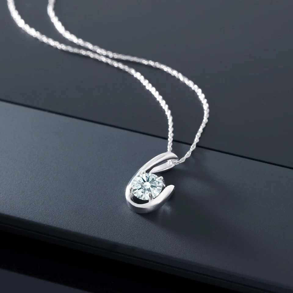 Collar colgante de circonitas de oro blanco de 10 quilates para mujer (0,84 quilates, piedras preciosas Foto 3 de 4